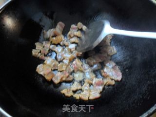 又是腊肉飘香时：芥兰炒腊肉的做法步骤：2