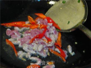 西蓝花梗黑木耳的做法步骤：2