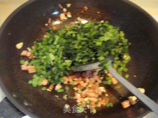 萝卜叶炒火腿的做法步骤：2