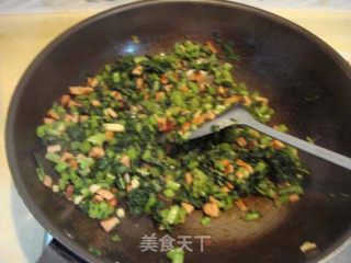 萝卜叶炒火腿的做法步骤：2