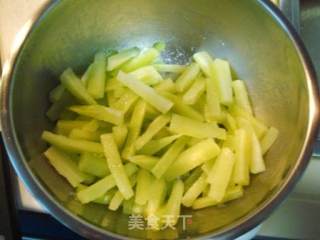 私家菜“黑椒香干炒笋条”的做法步骤：2