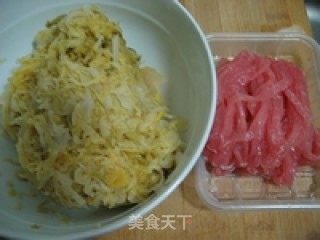 家常菜酸菜肉丝的做法步骤：2