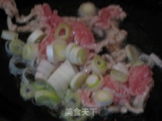 家常菜酸菜肉丝的做法步骤：2