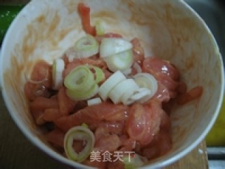 家常菜尖椒肉丝的做法步骤：2