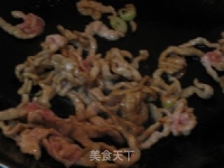 家常菜尖椒肉丝的做法步骤：2
