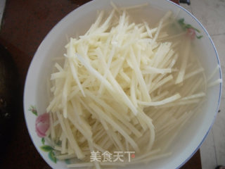 麻辣土豆丝的做法步骤：2