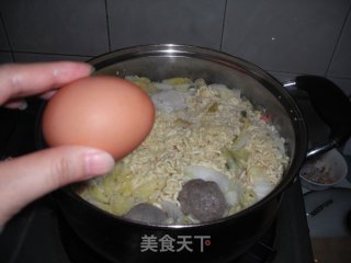 方便面也能吃出营养——娃娃菜牛肉丸方便面的做法步骤：4