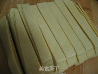 家常菜尖椒干豆腐的做法步骤：2