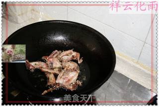 酱汁炒鹌鹑的做法步骤：2