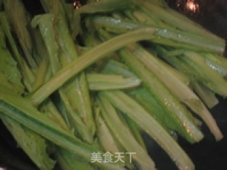 素炒油麦菜的做法步骤：2