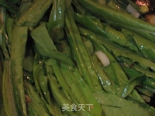 素炒油麦菜的做法步骤：2