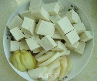 美味三文鱼头汤的做法步骤：2