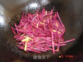 姜丝炒紫薯丝的做法步骤：2