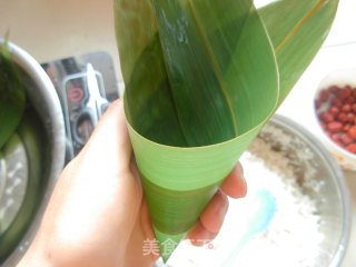 大红豆粽子的做法步骤：2