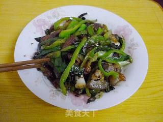 蒜苗青椒回锅肉的做法步骤：2