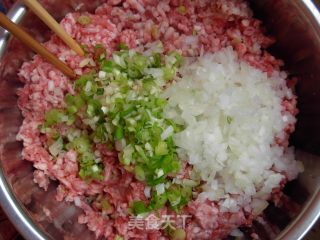 炸肉丸的做法步骤：2