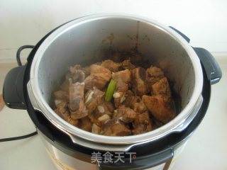 高压锅土豆炖排骨的做法步骤：2