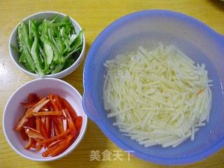 酸辣土豆丝的做法步骤：2