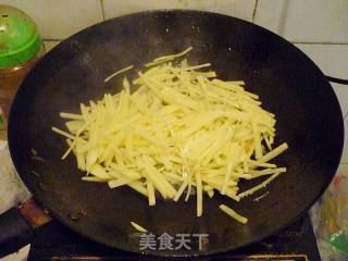 酸辣土豆丝的做法步骤：2