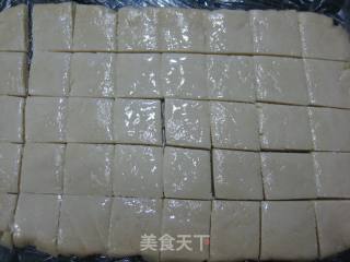 牛奶方块小饼干的做法步骤：2