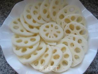 银鱼肉丝蒸藕片的做法步骤：2