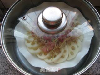 银鱼肉丝蒸藕片的做法步骤：2