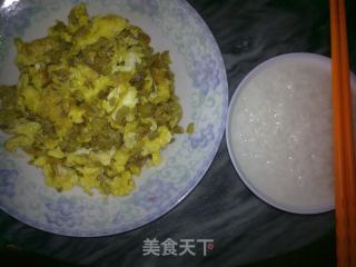 萝卜干炒鸡蛋的做法步骤：2
