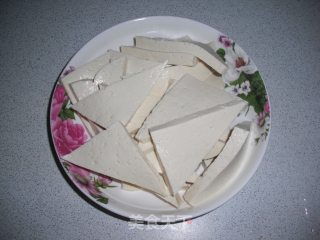 让您胃口大开的美食——尖椒木耳炒豆腐的做法步骤：3