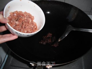 让您胃口大开的美食——尖椒木耳炒豆腐的做法步骤：3