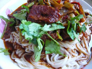 红烧牛肉面的做法步骤：2