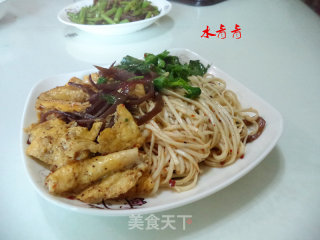 木耳鸡蛋炒面的做法