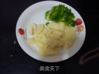 青椒土豆片的做法步骤：2