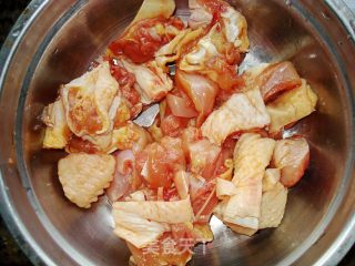 金针木耳蒸鸡肉的做法步骤：2