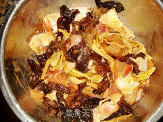 金针木耳蒸鸡肉的做法步骤：2