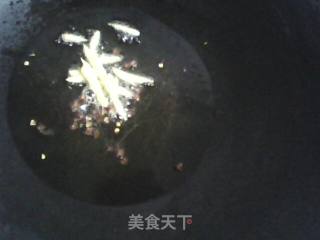 简单香辣炝炒藕丝的做法步骤：2