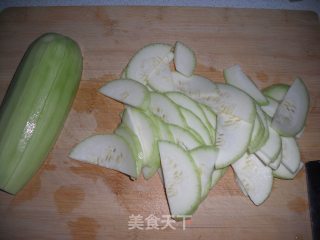 营养美味佳肴—西葫芦炒虾皮的做法步骤：3