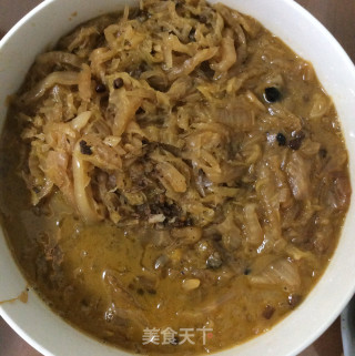 大骨头炖酸菜的做法