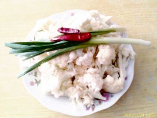 快炒花菜的做法步骤：2