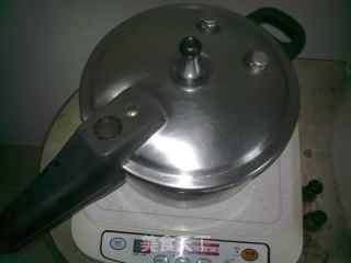青橄榄炖鸡汤的做法步骤：2