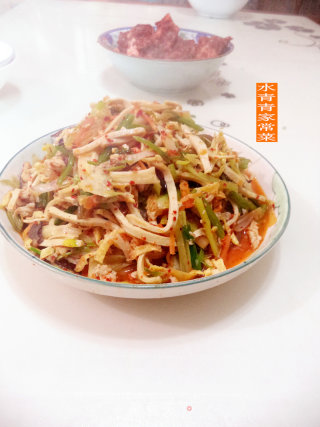 芹菜墨鱼木耳豆腐丝的做法