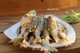 海边的美味【酥炸小杂鱼】的做法