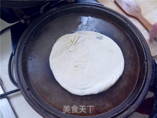 早餐葱油饼的做法步骤：3