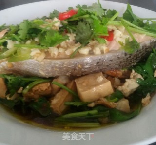 三文鱼炖豆腐的做法