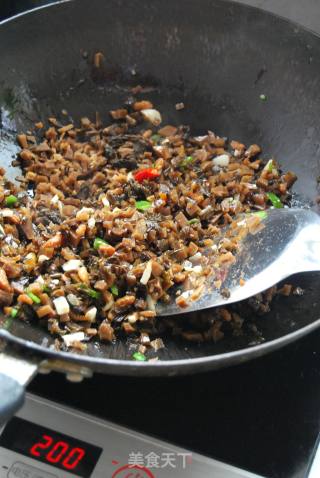 佐粥送饭的绝佳伴侣 ——豆米大头菜的做法步骤：2