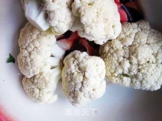 菜花炒肉的做法步骤：2