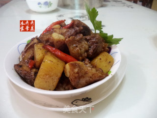 土豆焖排骨的做法