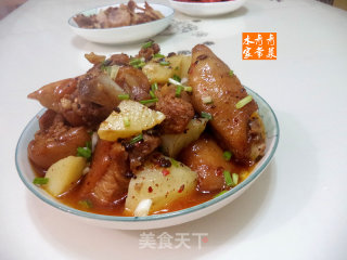 土豆蒸猪蹄---宴客菜的做法