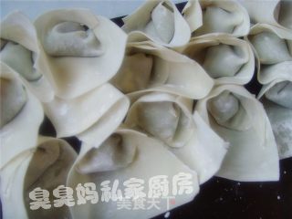 肉末鲜虾馄饨面的做法步骤：2