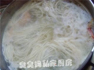 肉末鲜虾馄饨面的做法步骤：2
