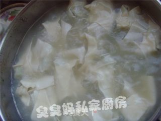 肉末鲜虾馄饨面的做法步骤：2